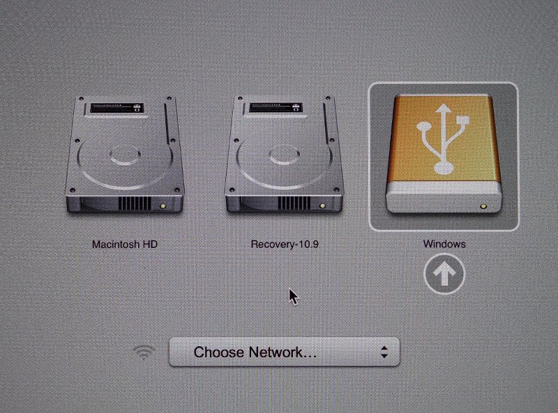 図2　option（Alt）キーを押しながらMacを起動すると、起動メディアを選択できる。ここでUSBメモリを選択して、Liveセッションを起動する