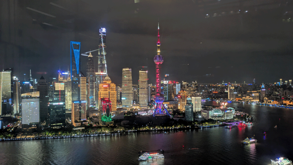 SFみたいな上海の夜景