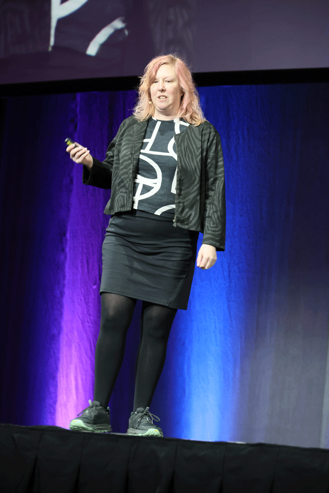 Deb Nicholson氏