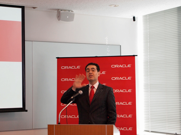 米Oracle Corporation製品管理担当バイスプレジデントMohamad Afshar氏。