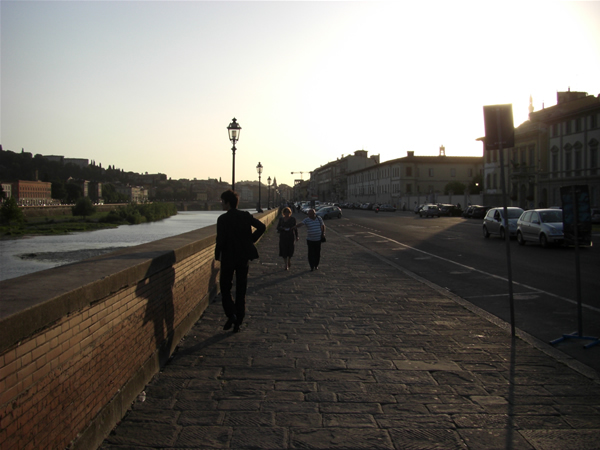 19時過ぎのイタリアの明るさ