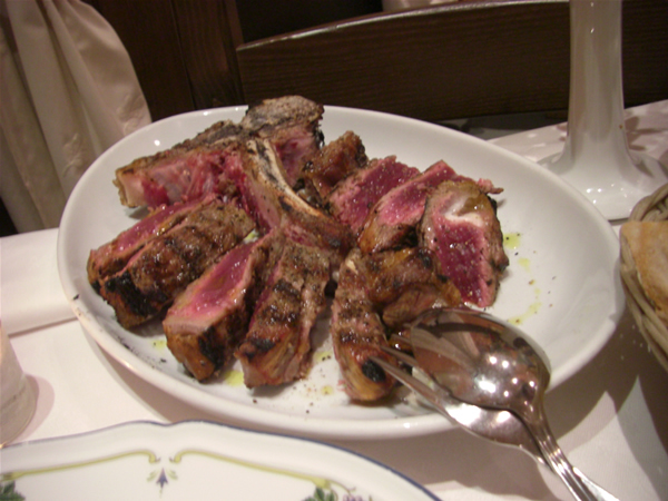 骨付きのお肉（1Kg）