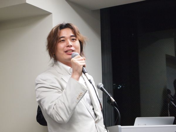 大阪デジタルコンテンツビジネス創出協議会幹事＆CSS Nite OSAKA 委員を務める合同会社かぷっと代表 川合和史氏。大阪デジタルコンテンツビジネス創出協議会は、コンテンツ関連企業、教育機関、経済団体、行政機関が参画するプラットフォーム。CSS Niteは、Web制作全般に関するトピックを取り上げるセミナーイベント。CSS Niteは、株式会社スイッチ代表鷹野雅弘氏が代表者となり、今では日本各地で開催されています