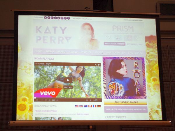 アーティストKATY PERRYは、自分のサイトに8つのソーシャルネット・ソーシャルメディアを集約しているとのこと。デジタルハブとしてのWordPressというのは、海外アーティストには浸透しつつあるようだ