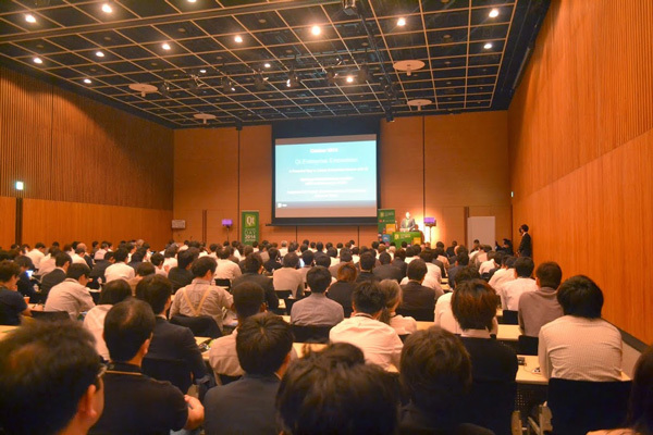 満員となった基調講演会場